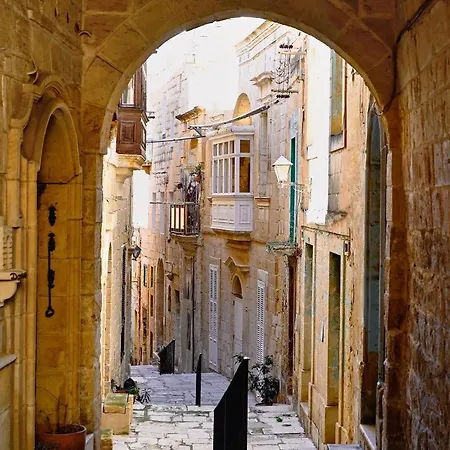 Σπίτι διακοπών Stylish Townhouse With Balcony Next To Waterfront By 360 Estates