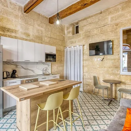別荘 Stylish Townhouse With Balcony Next To Waterfront By 360 Estates *