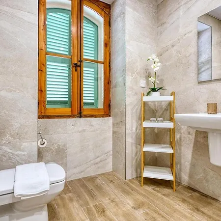 Stylish Townhouse With Balcony Next To Waterfront By 360 Estates *