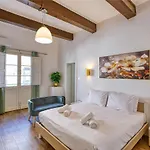 Дом отдыха Stylish Townhouse With Balcony Next To Waterfront By 360 Estates Сенглея