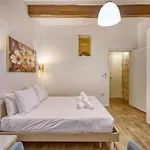 Stylish Townhouse With Balcony Next To Waterfront By 360 Estates Сенглея