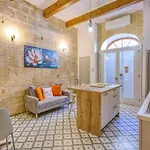 Дом отдыха Stylish Townhouse With Balcony Next To Waterfront By 360 Estates *