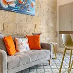 Дом отдыха Stylish Townhouse With Balcony Next To Waterfront By 360 Estates