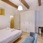 Дом отдыха Stylish Townhouse With Balcony Next To Waterfront By 360 Estates *