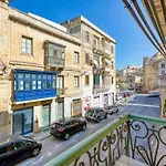 Stylish Townhouse With Balcony Next To Waterfront By 360 Estates