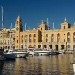 Дом отдыха Stylish Townhouse With Balcony Next To Waterfront By 360 Estates *