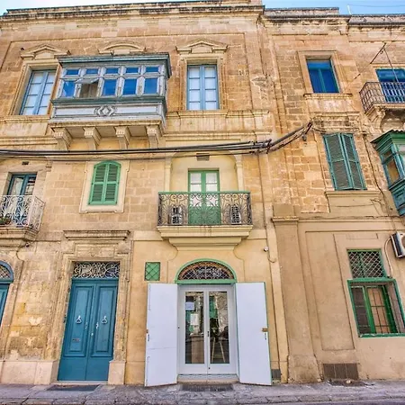 Stylish Townhouse With Balcony Next To Waterfront By 360 Estates * سنجليا