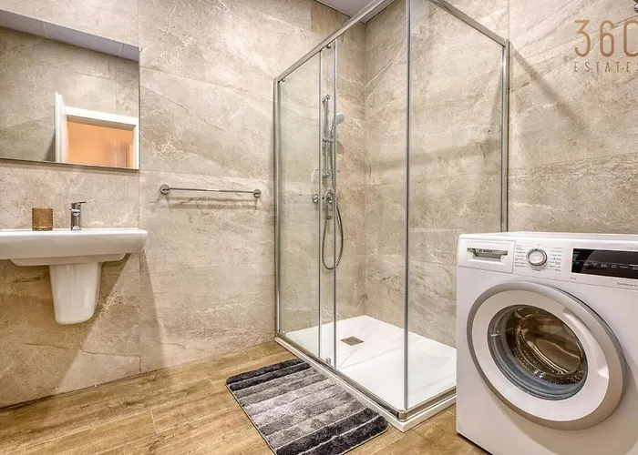 Stylish Townhouse With Balcony Next To Waterfront By 360 Estates * Senglea